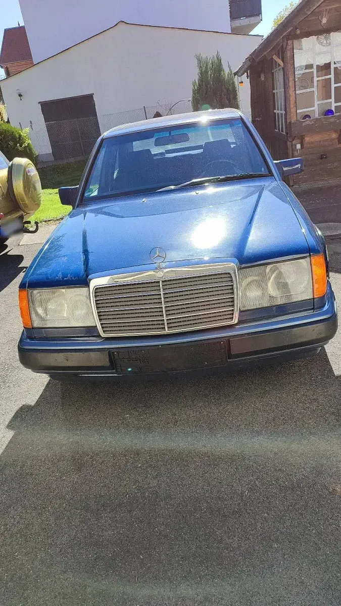 Gebraucht Mercedes E260 160 PS (117 kW) 1990 Blau Limousine