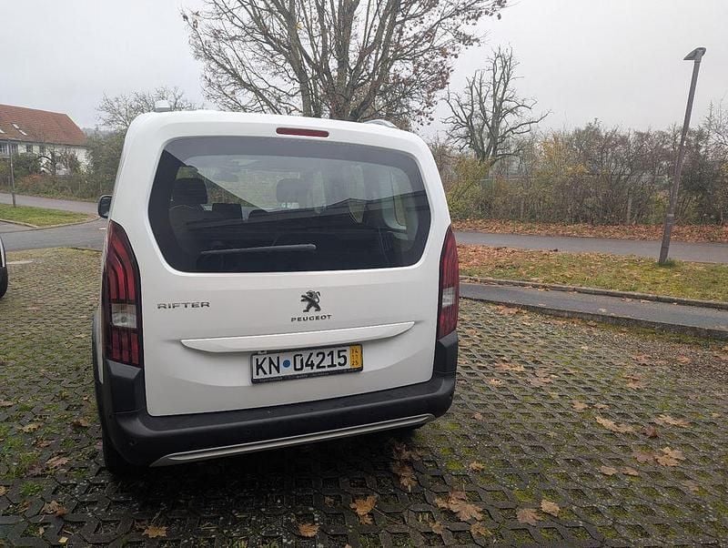 Weiß Gebraucht 2018 Peugeot Rifter Allure Van / Kleinbus | 13.800 € (Fairer Preis) - Bild 1/4