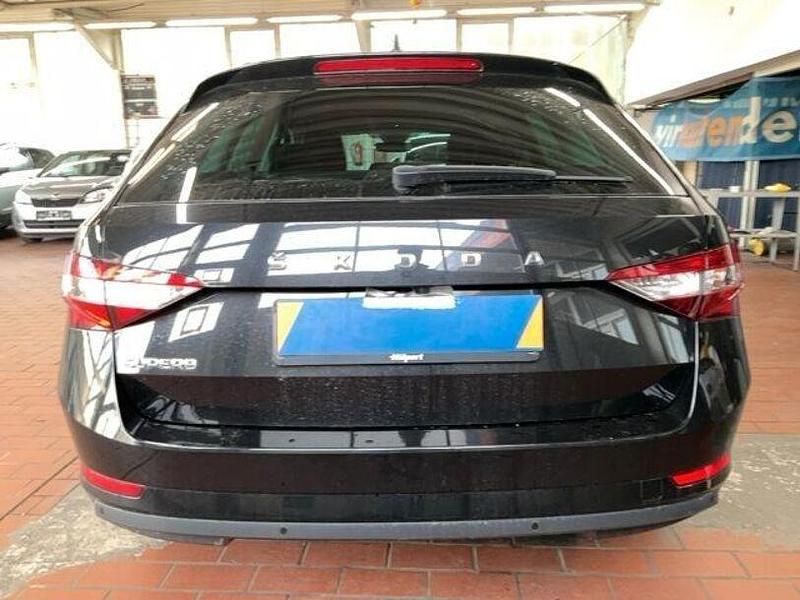 Gebraucht Skoda Superb Ambition 180 PS (132 kW) 2016 Schwarz Kombi
