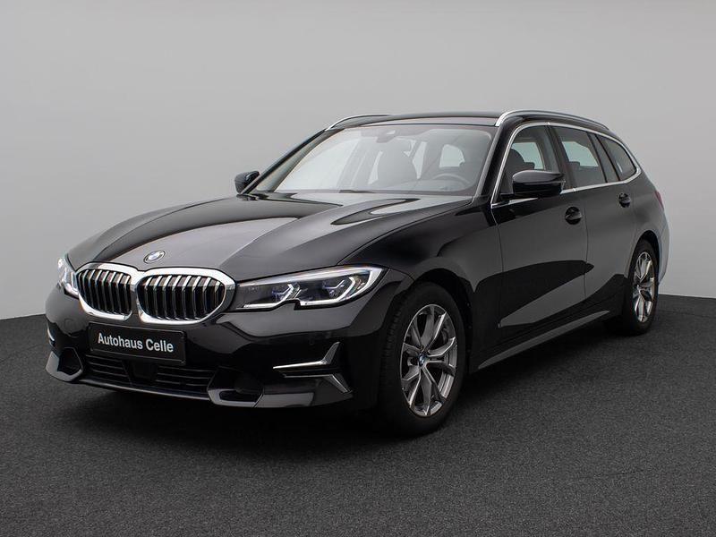 Schwarz Gebraucht 2022 BMW 320 Luxury Line Limousine | 27.999 € (Guter Preis) - Bild 1/4