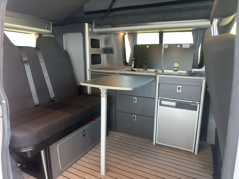 Weiß Gebraucht 2016 VW T6 California Van | 37.499 € - Bild 1/4