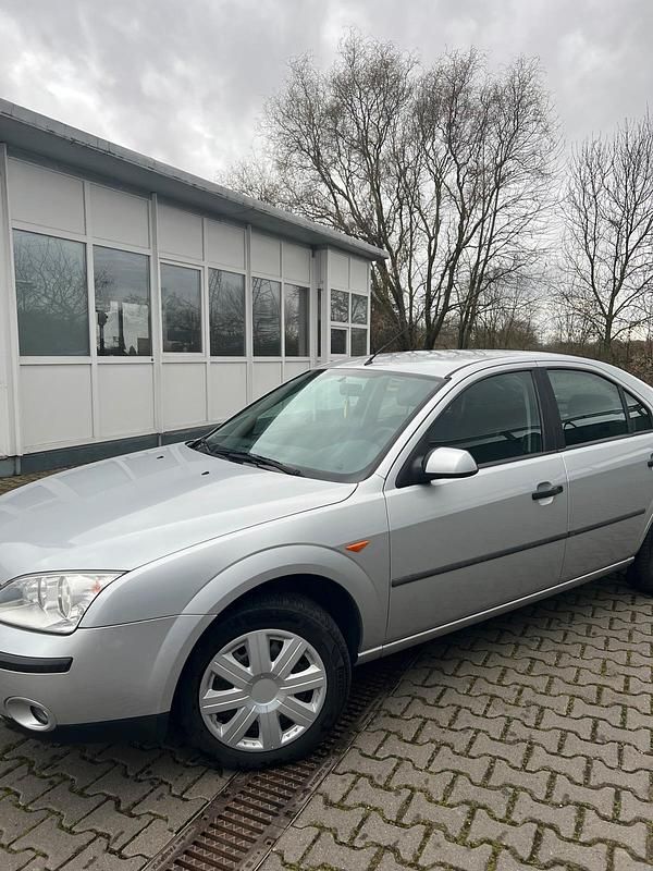 Usata Ford Mondeo 125 CV (91 kW) 2001 Argento Berlina