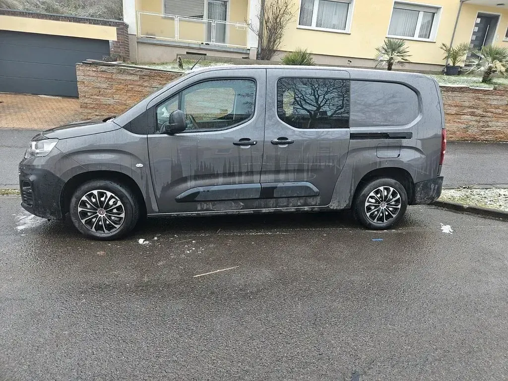 Gebraucht Fiat e-Doblò 100 kW (136 PS) 2023 Grau Van / Kleinbus