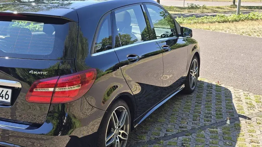 Gebraucht Mercedes B220 AMG line 177 PS (130 kW) 2016 Schwarz Kleinwagen
