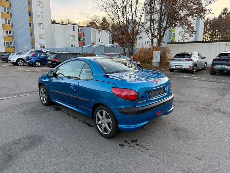 Gebraucht Peugeot 206 CC 109 PS (80 kW) 2002 Blau Cabrio