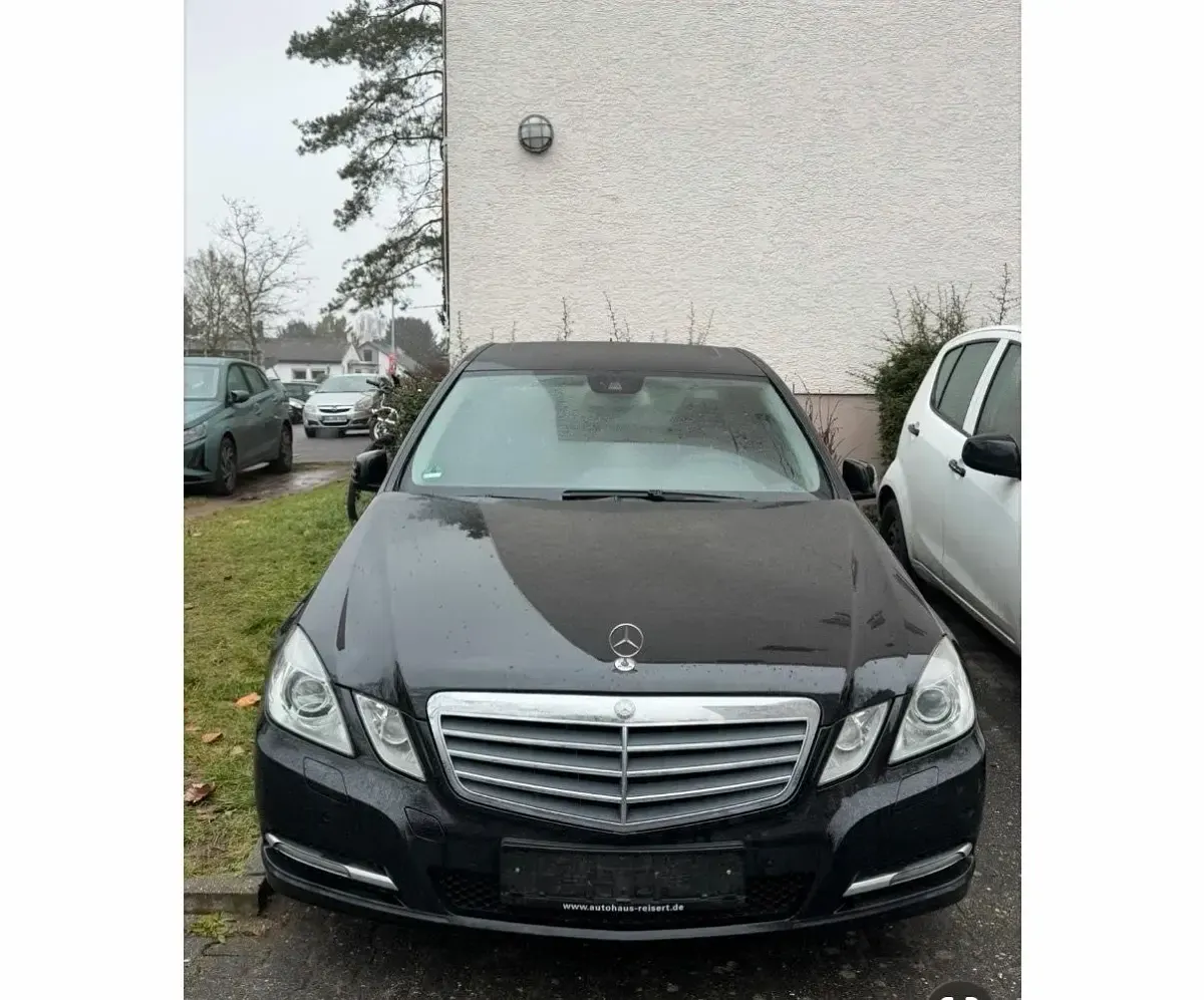 Second-hand Mercedes E250 204 CP (150 kW) 2012 Negru Berlinǎ