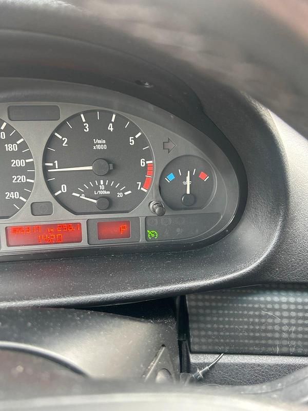 Gebraucht BMW 325 192 PS (141 kW) 2002 Blau Limousine