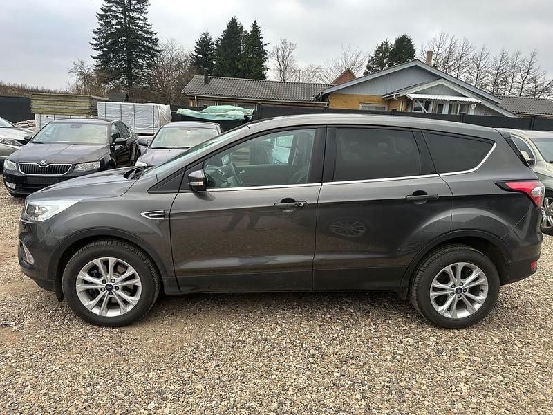 Gebraucht Ford Kuga Titanium 120 PS (88 kW) 2017 Grau SUV