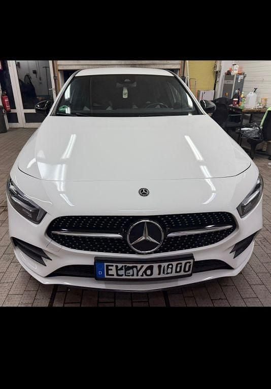 Weiß Gebraucht 2019 Mercedes A180 AMG line Limousine | 18.600 € (Fairer Preis) - Bild 1/4