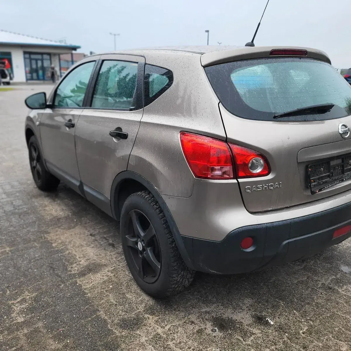 Gebraucht Nissan Qashqai Visia 114 PS (83 kW) 2010 Gold SUV