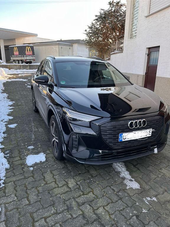Gebraucht Audi Q4 e-tron Ambiente 210 kW (286 PS) 2024 Schwarz SUV