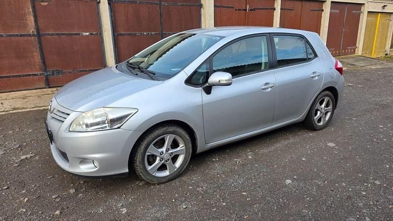 Gebraucht Toyota Auris 132 PS (97 kW) 2011 Silber Limousine