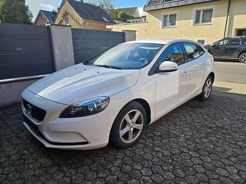 Ice white Gebraucht 2016 Volvo V40 Kombi | 8.595 € (Guter Preis) - Bild 1/4