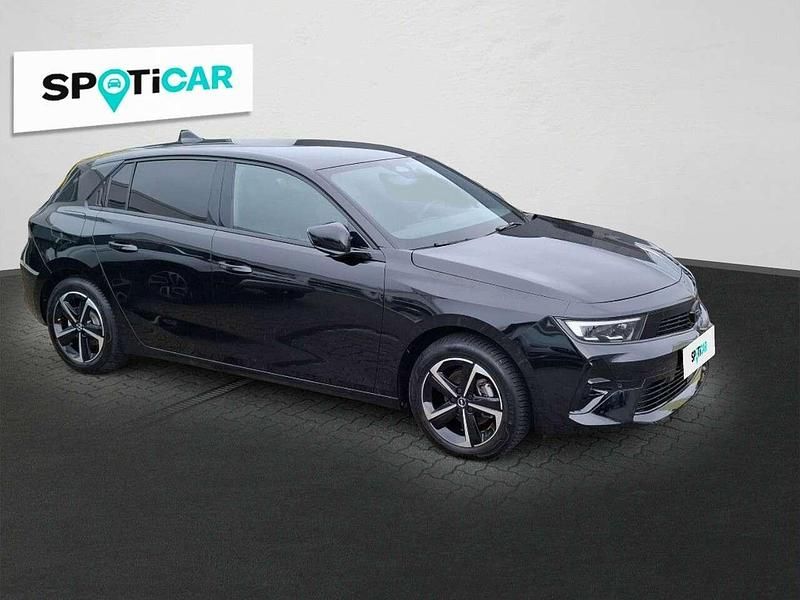 Gebraucht Opel Astra 131 PS (96 kW) 2024 Schwarz Limousine