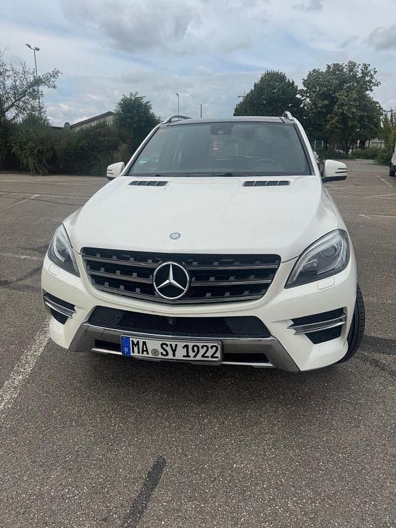 Weiß Gebraucht 2013 Mercedes ML250 SUV | 14.500 € (Fairer Preis) - Bild 1/4
