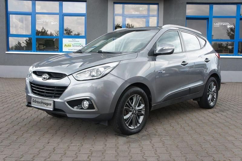 Grau Gebraucht 2015 Hyundai ix35 Finale SUV | 11.600 € (Etwas zu teuer) - Bild 1/4