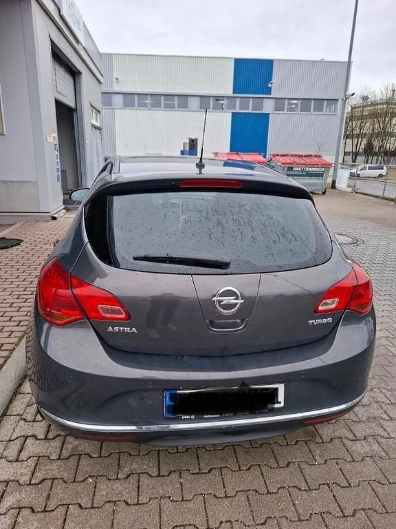 Gebraucht Opel Astra Selection 140 PS (102 kW) 2012 Braun Limousine