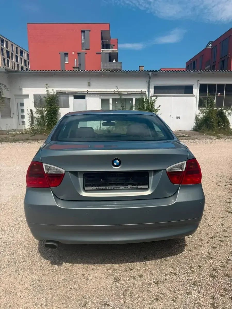 Gebraucht BMW 318 143 PS (105 kW) 2007 Silber Limousine