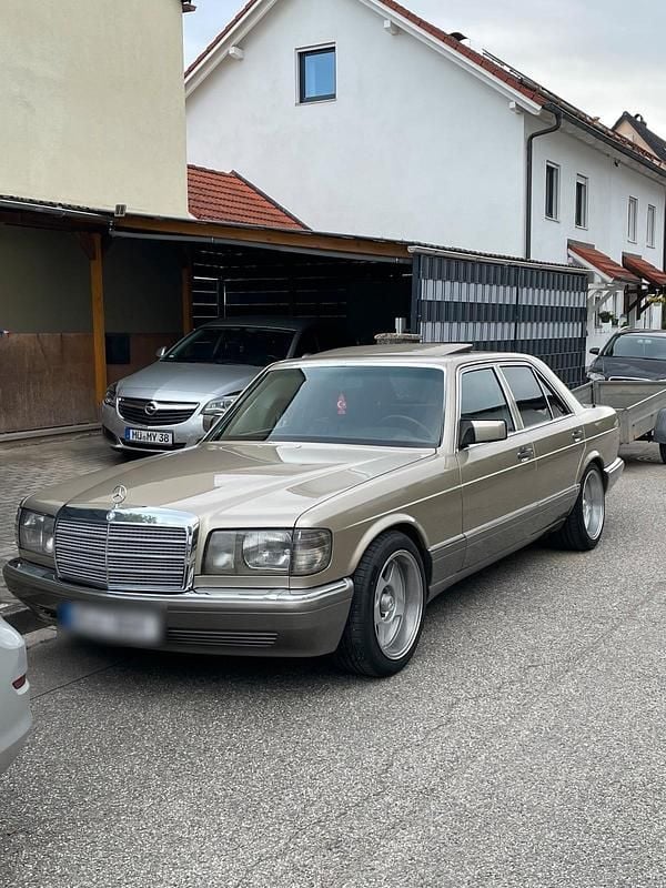 Andere außenfarben Gebraucht 1988 Mercedes 260 SE Limousine | 12.500 € - Bild 1/4