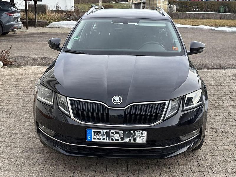 Schwarz Gebraucht 2017 Skoda Octavia Style Kombi | 15.700 € (Fairer Preis) - Bild 1/4