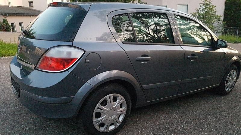 Gebraucht Opel Astra Edition 105 PS (77 kW) 2004 Silber Limousine