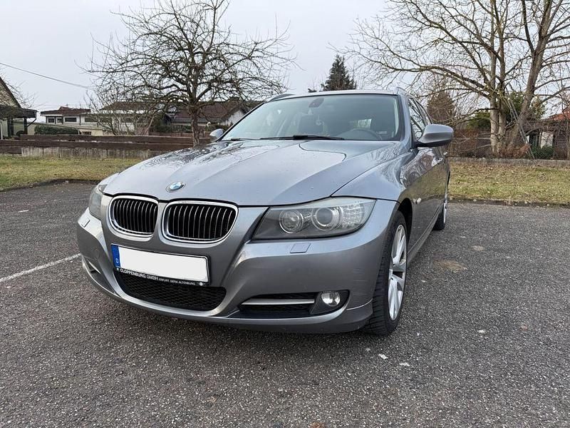 Grau Gebraucht 2011 BMW 320 Kombi | 5.800 € (Fairer Preis) - Bild 1/4