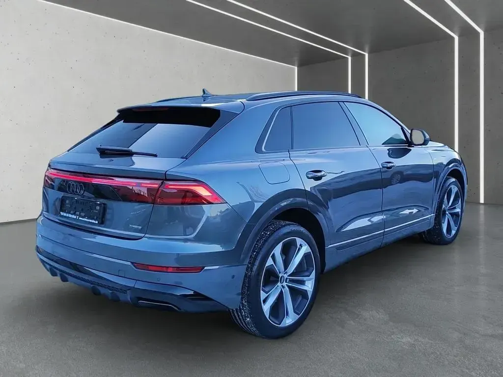 Neu Audi Q8 S-Line 286 PS (210 kW) 2025 Grau SUV