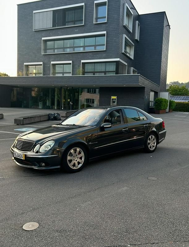 Andere farben Gebraucht 2002 Mercedes E500 Limousine | 3.500 € - Bild 1/4