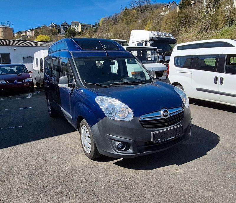 Second-hand Opel Combo Selection 120 CP (88 kW) 2018 Albastru Monovolum