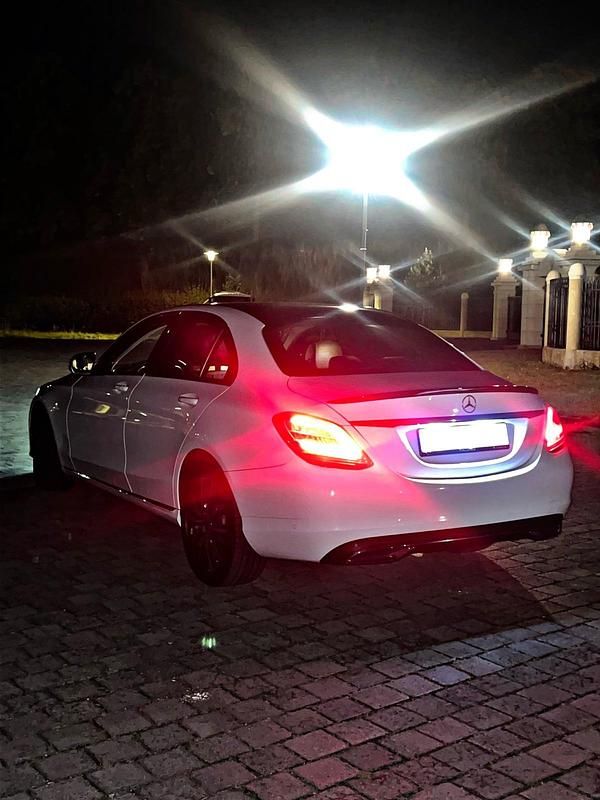 Weiß Gebraucht 2019 Mercedes C220 Limousine | 23.000 € (Guter Preis) - Bild 1/4