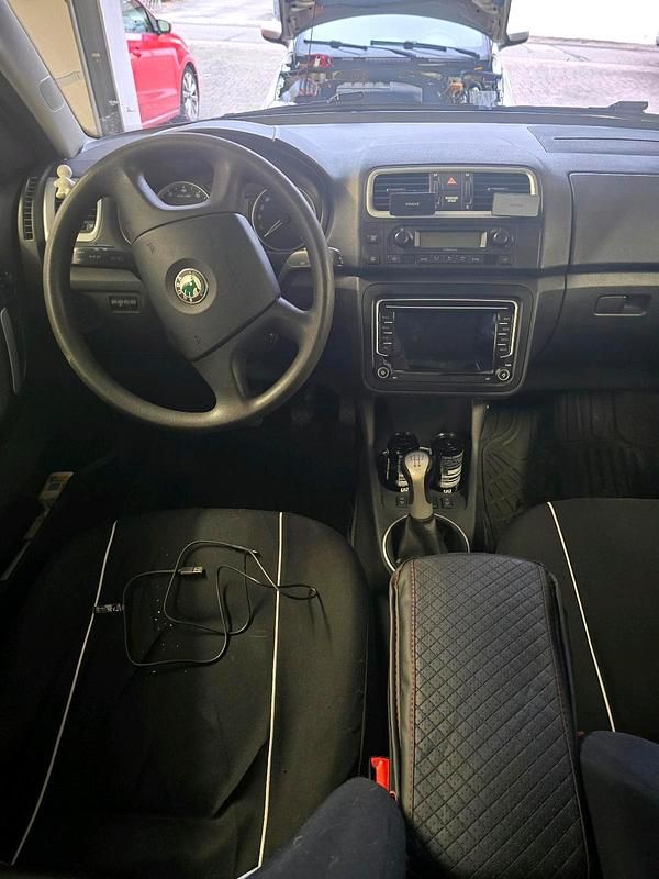 Grau Gebraucht 2009 Skoda Roomster Van / Kleinbus | 3.500 € (Etwas zu teuer) - Bild 1/4
