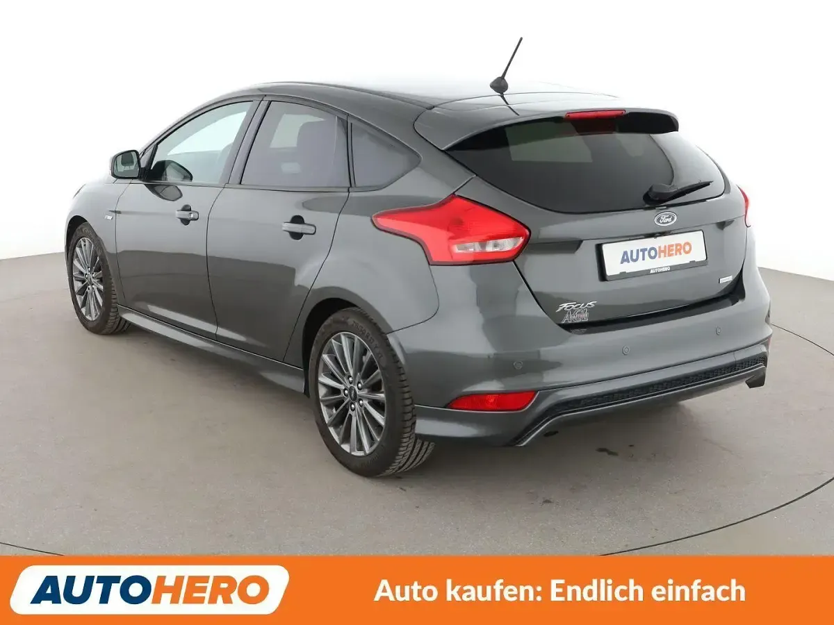 Gebraucht Ford Focus ST-Line 125 PS (91 kW) 2018 Grau Limousine