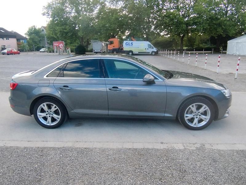Grau Gebraucht 2018 Audi A4 Sport Limousine | 18.999 € (Superpreis) - Bild 1/4