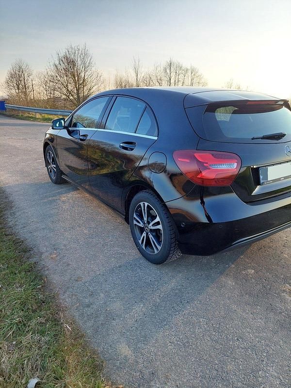 Gebraucht Mercedes A160 102 PS (75 kW) 2017 Schwarz Kleinwagen
