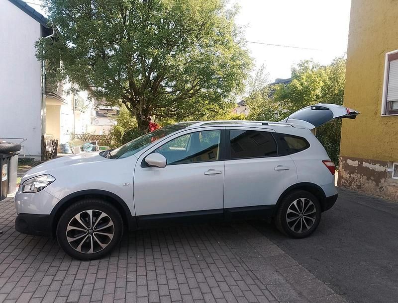 Grau Gebraucht 2011 Nissan Qashqai +2 SUV | 4.000 € - Bild 1/4