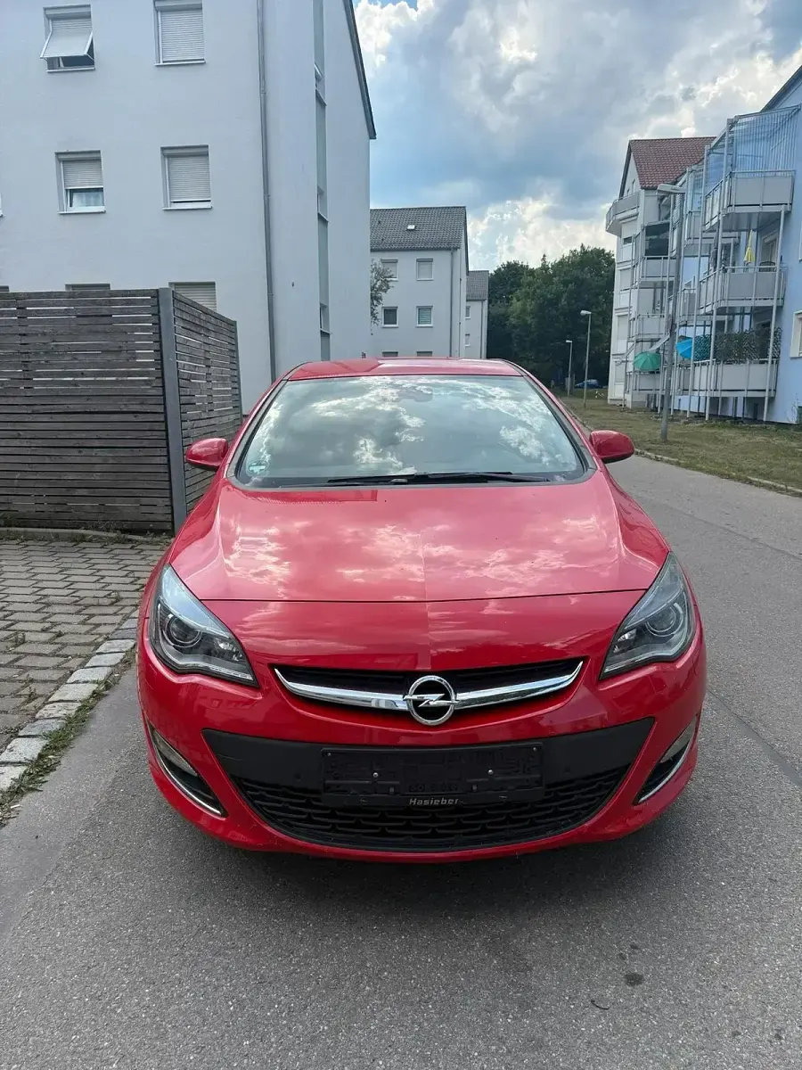 Gebraucht Opel Astra 140 PS (102 kW) 2013 Limousine