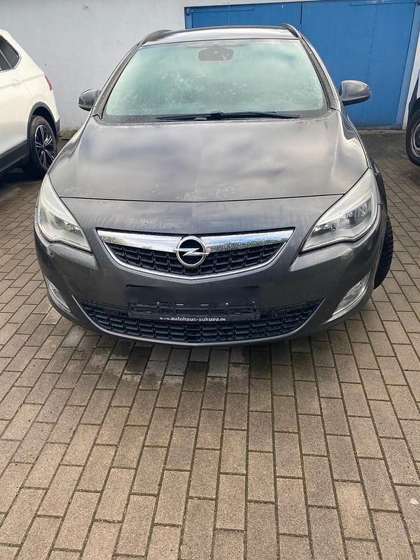 Violet Gebraucht 2012 Opel Astra Limousine | 1.900 € (Superpreis) - Bild 1/4