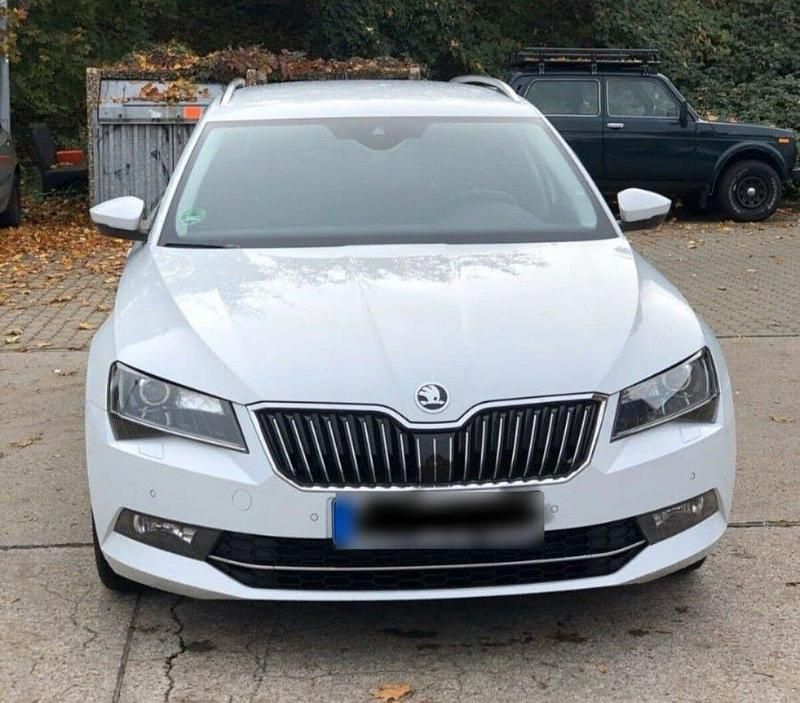 Gebraucht Skoda Superb Style 120 PS (88 kW) 2016 Weiß Kombi