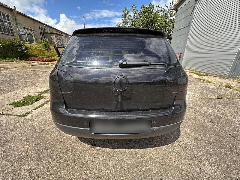 Schwarz Gebraucht 2004 VW Golf V Limousine | 1.700 € (Superpreis) - Bild 1/4