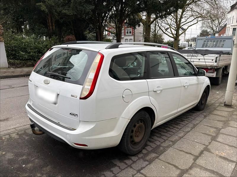 Gebraucht Ford Focus 109 PS (80 kW) 2009 Weiß Kombi