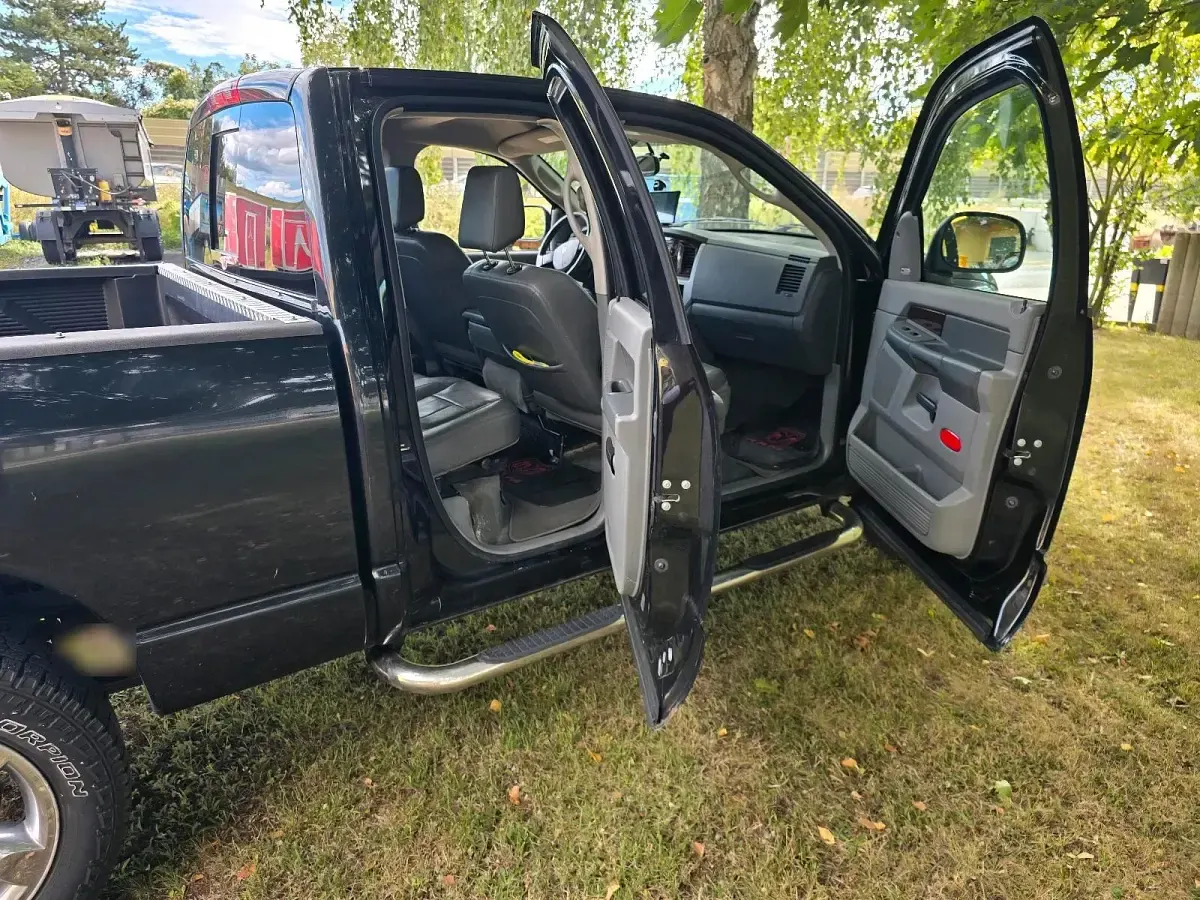 Używany Dodge Ram 368 KM (270 kW) 2008 Czarny Pickup