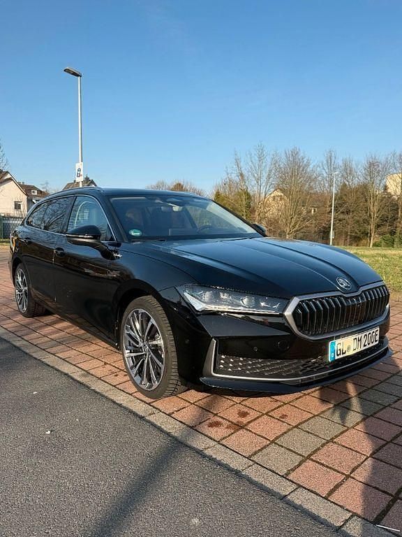 Gebraucht Skoda Superb LAURIN & KLEMENT 204 PS (150 kW) 2024 Schwarz Kombi