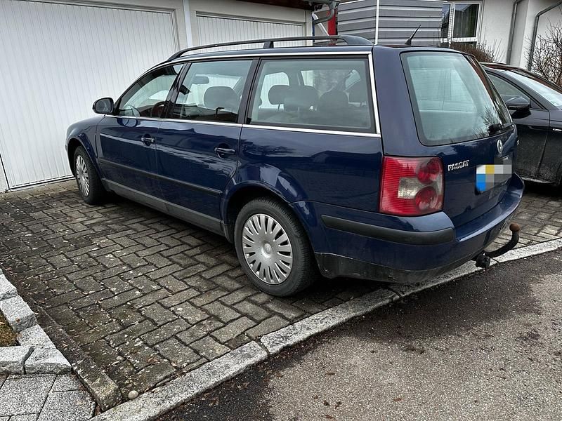 Gebraucht VW Passat 131 PS (96 kW) 2004 Blau Kombi