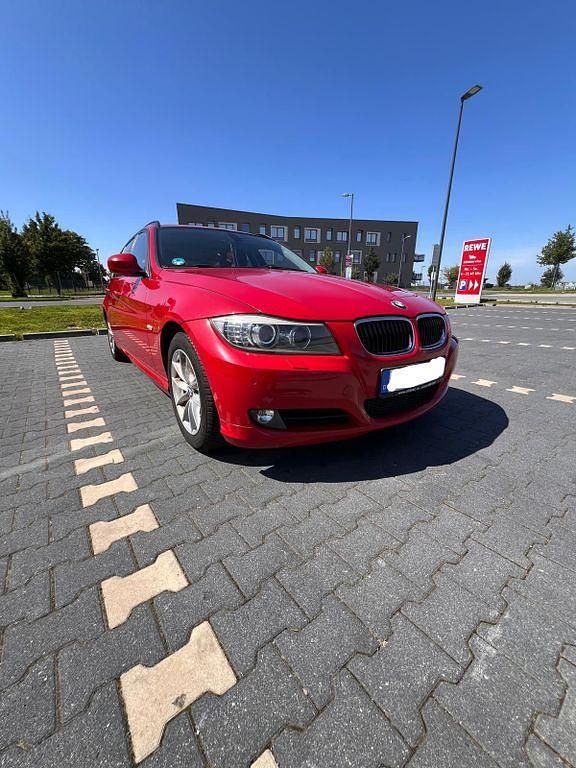 Rot Gebraucht 2010 BMW 318 Kombi | 6.200 € (Superpreis) - Bild 1/4
