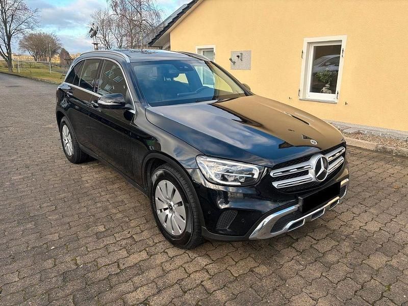 Schwarz Gebraucht 2021 Mercedes GLC220 Business SUV | 23.667 € (Superpreis) - Bild 1/4