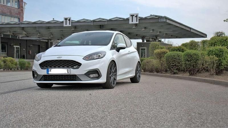 Gebraucht Ford Fiesta ST 200 PS (147 kW) 2019 Weiß Limousine