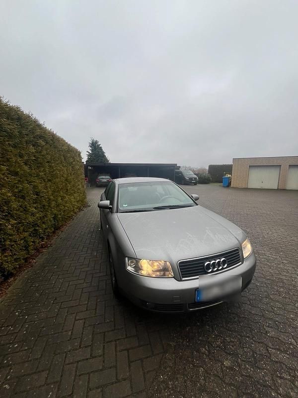Grau Gebraucht 2003 Audi A4 Limousine | 1.400 € (Superpreis) - Bild 1/4