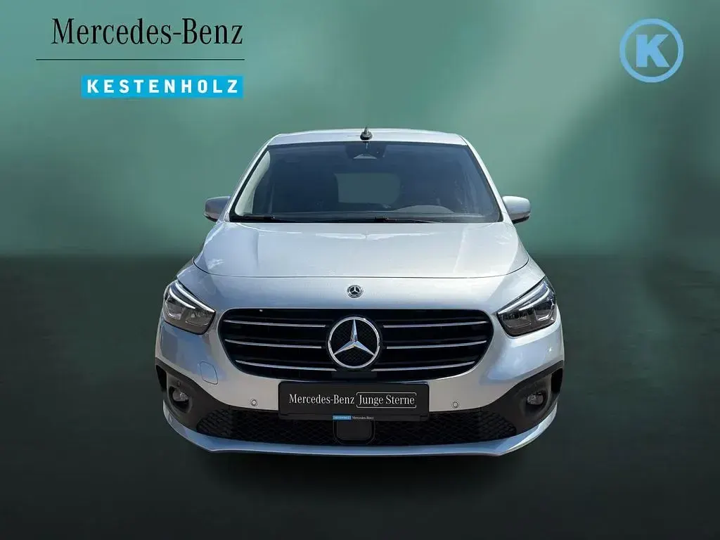 Gebraucht Mercedes T180 Progressive 116 PS (85 kW) 2024 Helvinsilber Van / Kleinbus