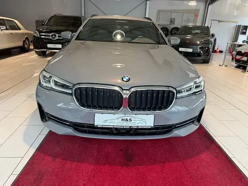 Gebraucht BMW 520 Sport Line 190 PS (139 kW) 2020 Berninagrau bernsteineffekt metalli Kombi