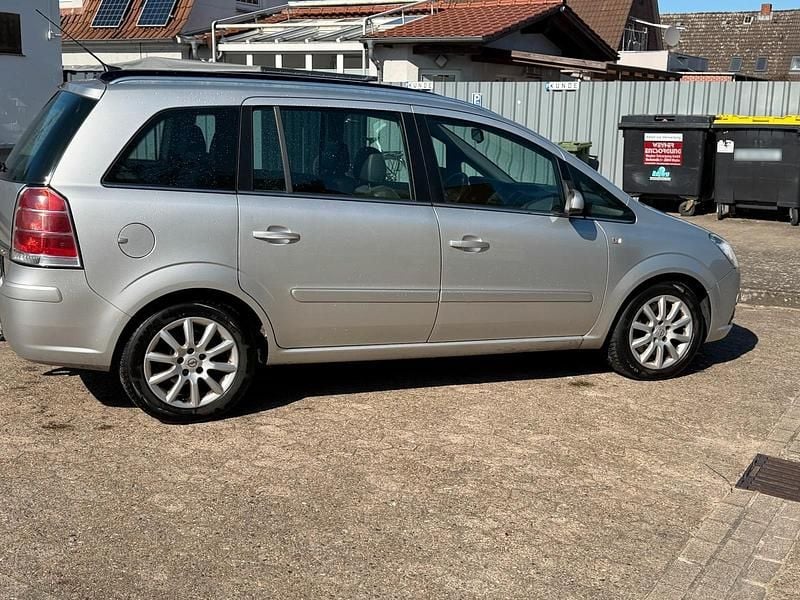 Gebraucht Opel Zafira 2007 Silber Van / Kleinbus